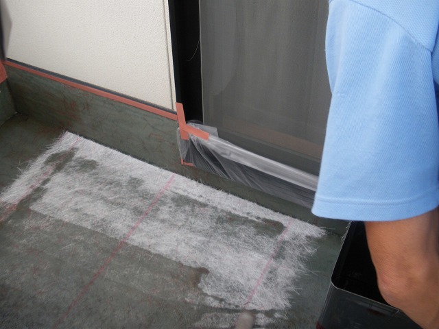 緑区でFRP防水の施工、ガラスマットの施工からトップコートの実施まで。ベランダの掃除もしやすくなりました